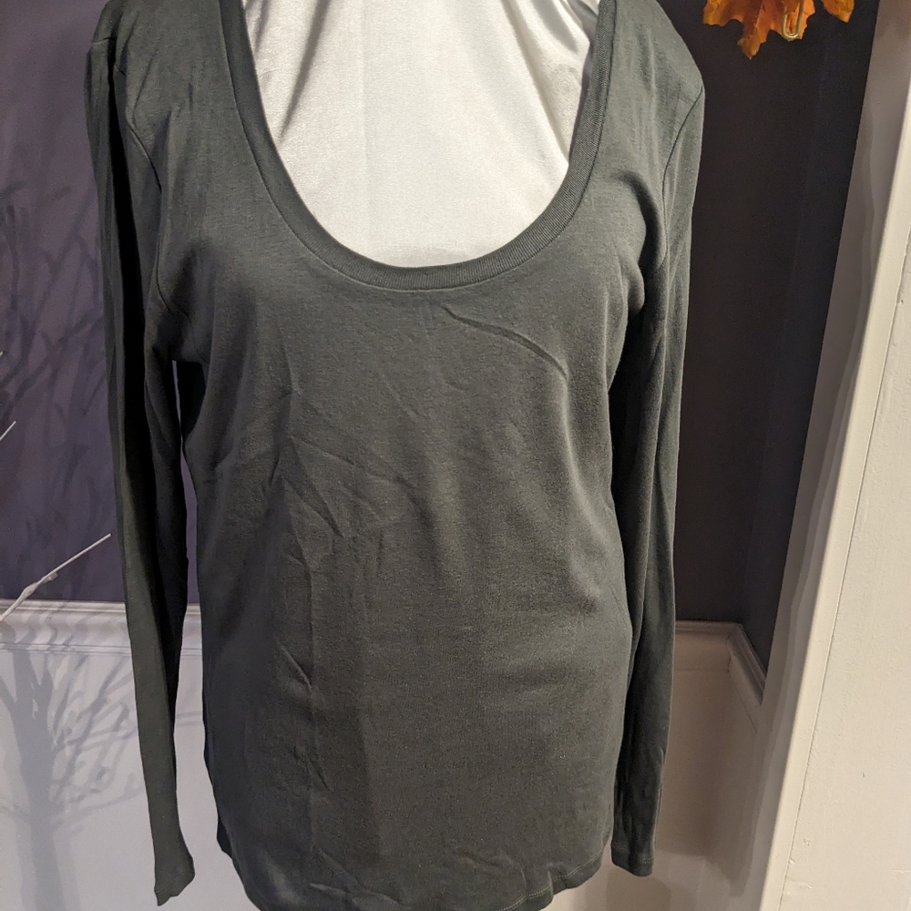 Old Navy scoop neck t-shirt